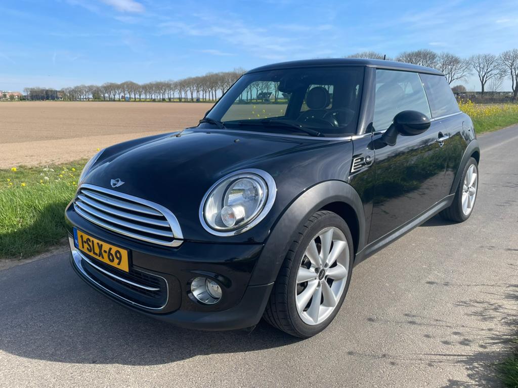 Nederlandse Mini Cooper Westminster uit 11-2013 met 65000 km, Voorwielaandrijving, Zwart, 4 stoelen, Bedrijf