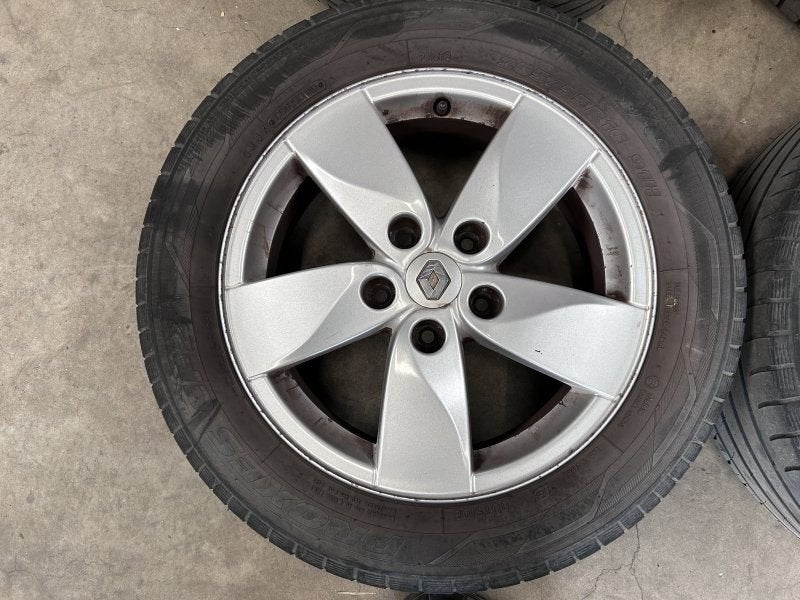 16 inch originele velgen + zomerbanden  Renault Megane, Auto-onderdelen, Gebruikt, -, Banden en Velgen, -