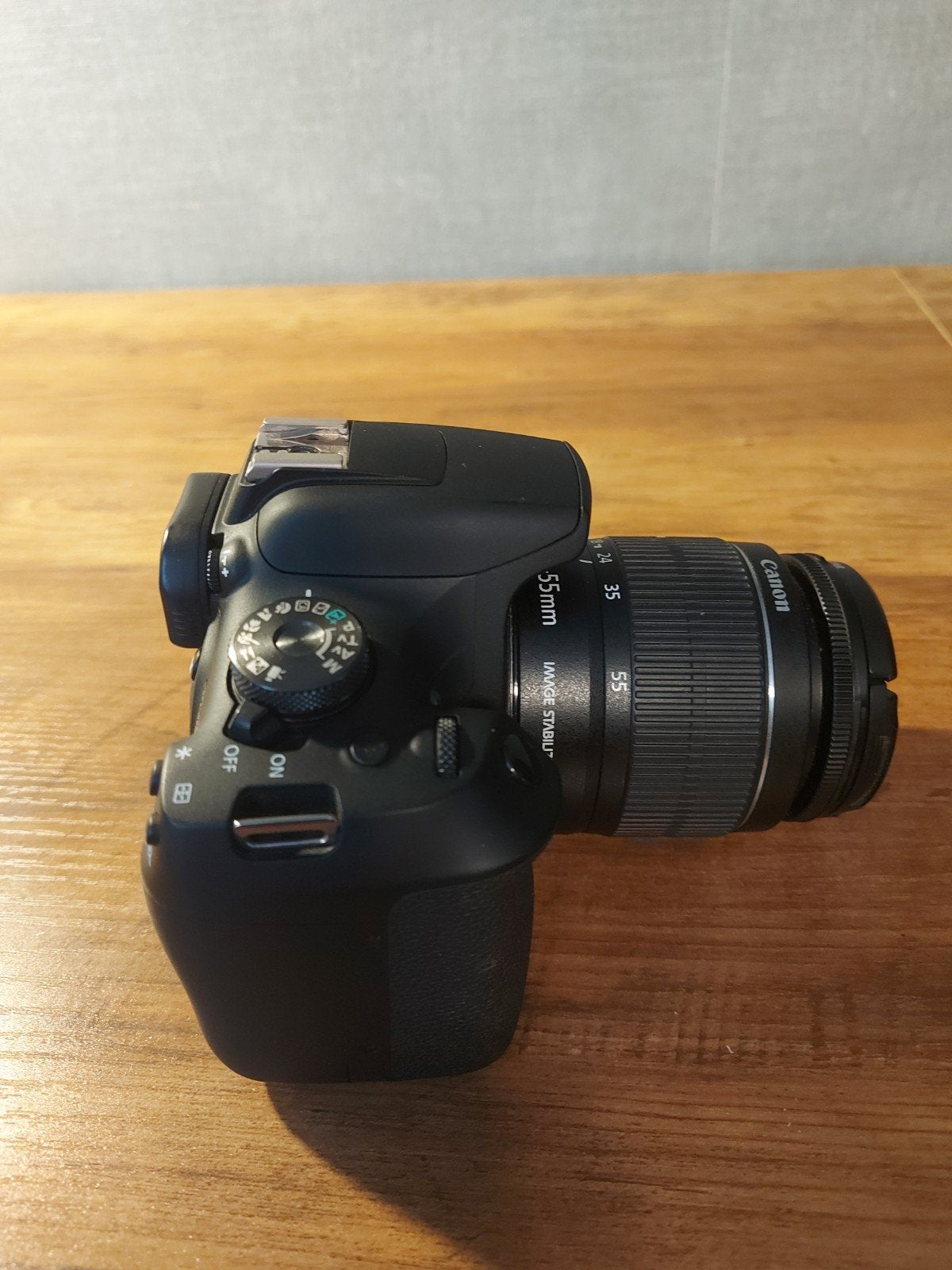 Foto 4 van Canon EOS 2000D Spiegelreflexcamera met accessoires
