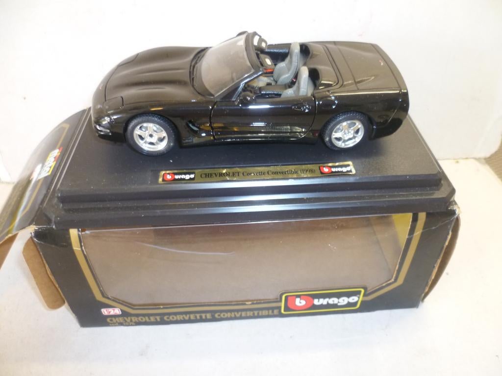 Bburago 1576 Chevrolet Corvette Convertible zwart 1998 1:24, Hobby en Vrije tijd, Modelauto's | 1:24, Ophalen of Verzenden, Nieuw