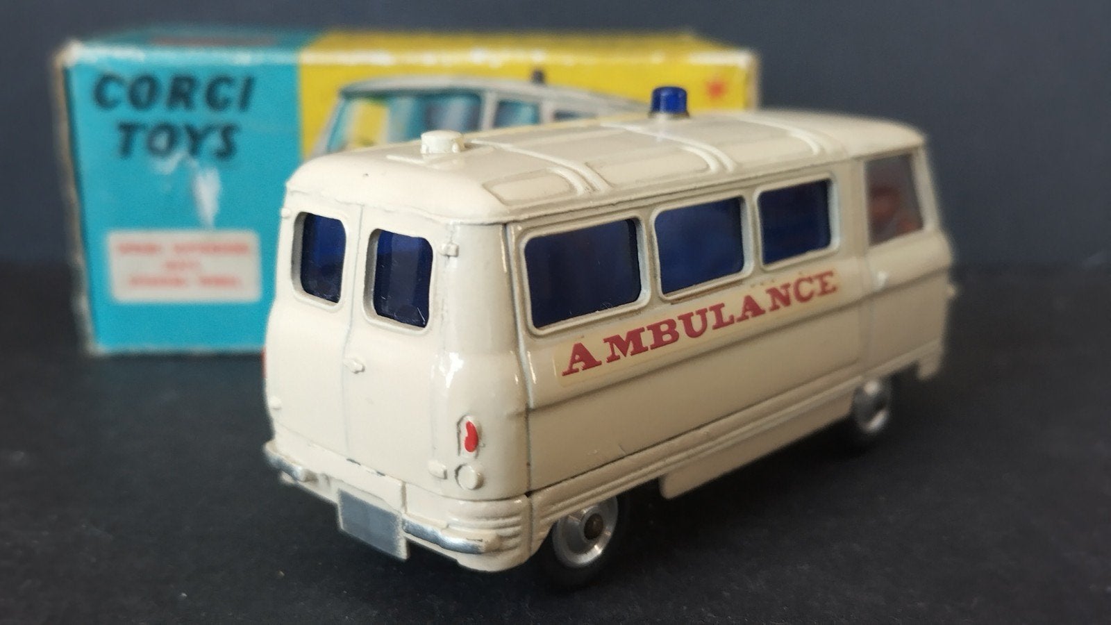 Commer Ambulance 1:43 Corgi Toys Pol, Corgi, Auto, M, Zo goed als nieuw
