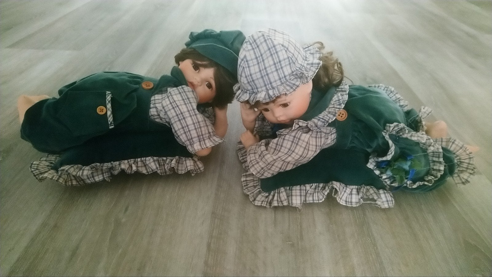 Set van 2 vintage poppen in groene kleding, Ophalen, Gebruikt, Pop