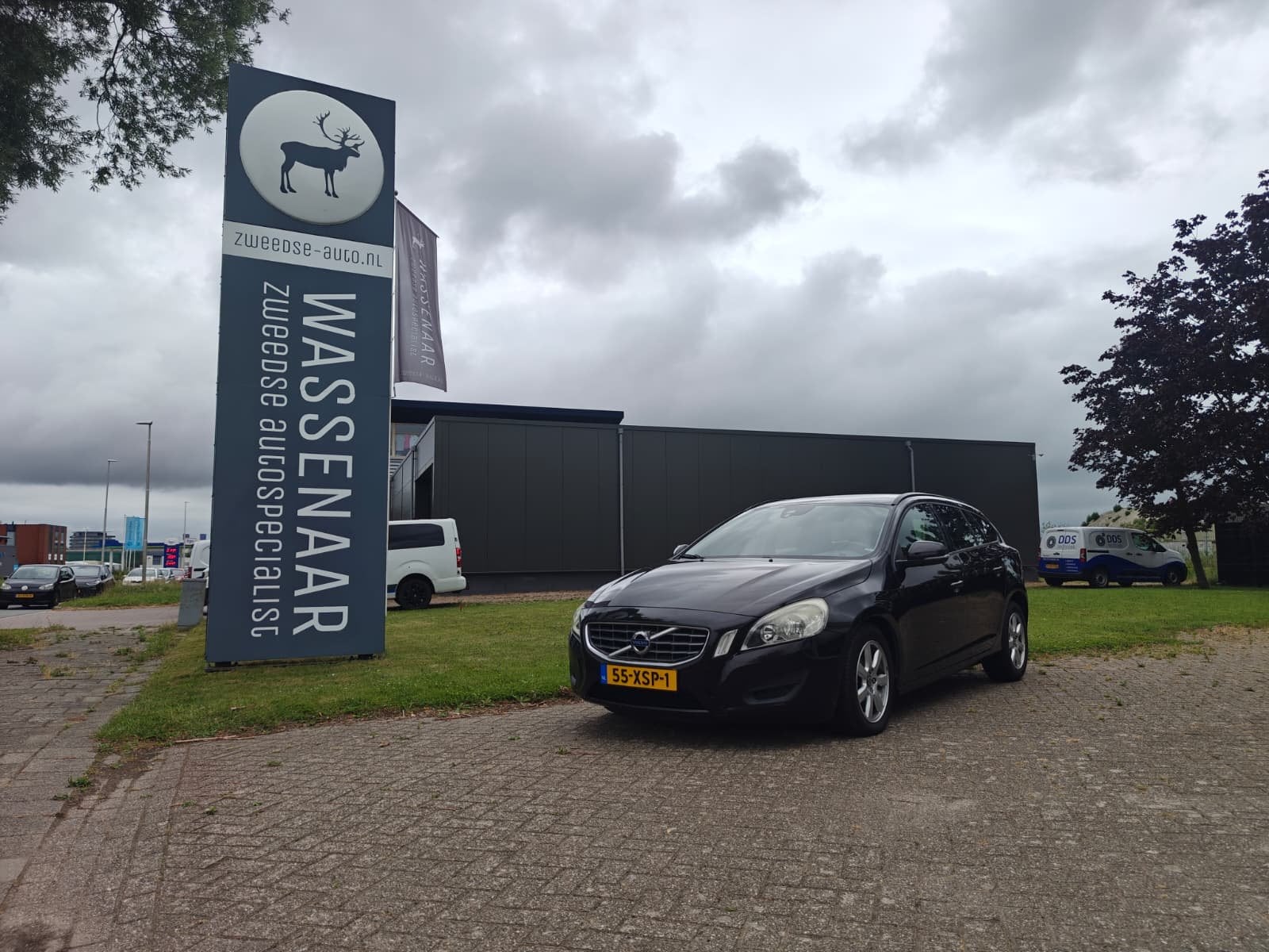 Volvo V60 D4 Kinetic | 5-Cilinder | Trekhaak | (bj 2012), Auto's, Voorwielaandrijving, Euro 5, Gebruikt, Zwart