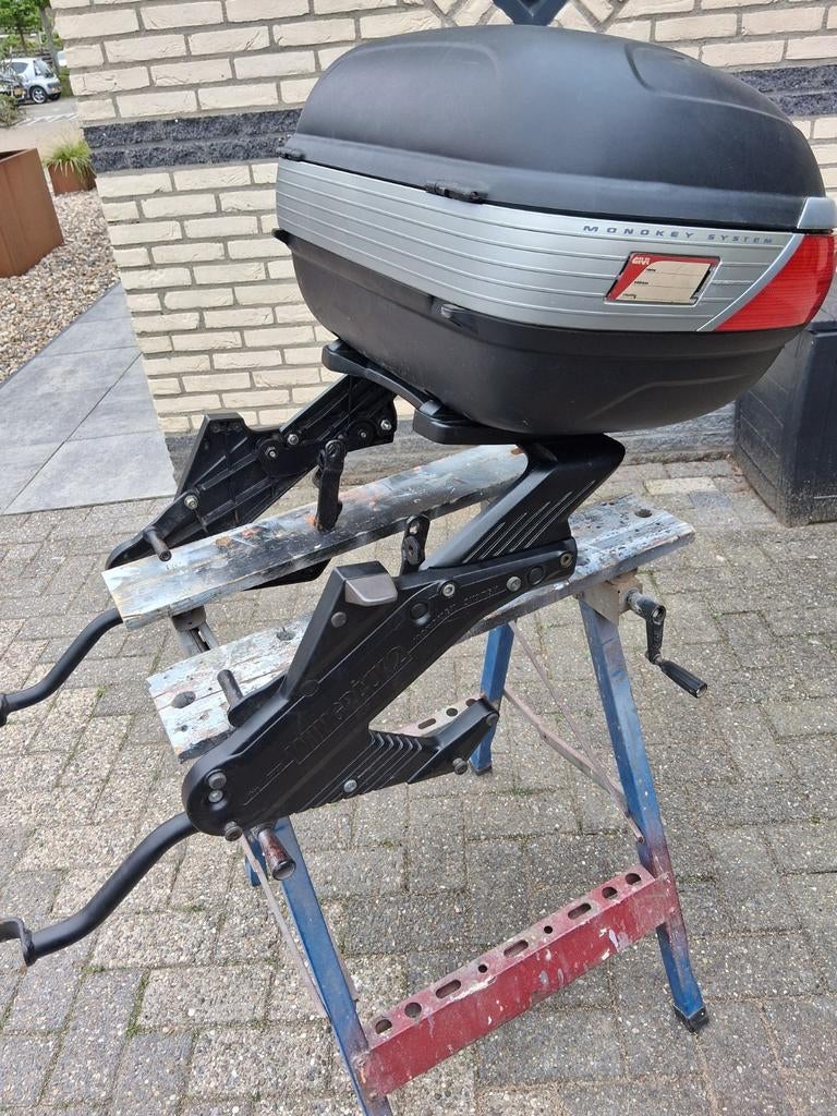 Topkoffer Givi Maxia met koffersteun Yamaha Diversion 600, Ophalen of Verzenden, Gebruikt