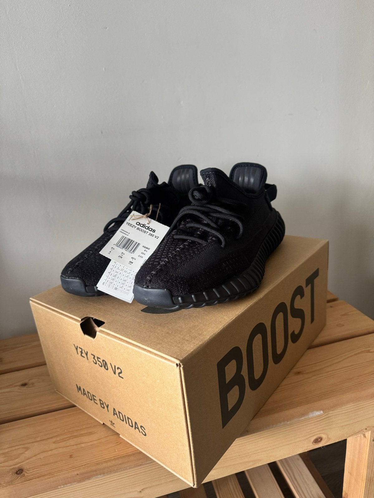 Adidas Yeezy Boost 350 V2 Onyx - Maat 42 2/3, Kleding | Heren, Ophalen of Verzenden, Nieuw, Zwart, Sneakers of Gympen