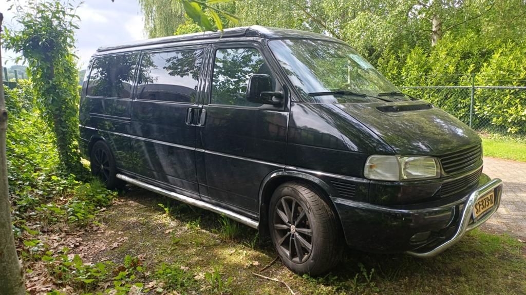 Camperbus Volkswagen Caravelle T4 2.5 TDI  2002 zwart, Caravans en Kamperen, Buscamper of Camperbus, Volkswagen, Luifel, Particulier