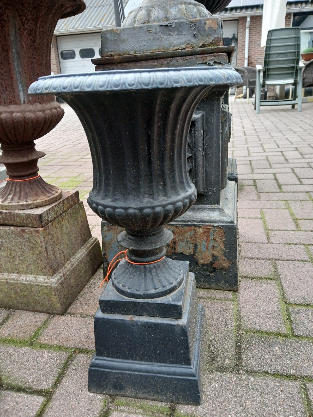 vaasje op sokkel, Tuin en Terras, Ophalen