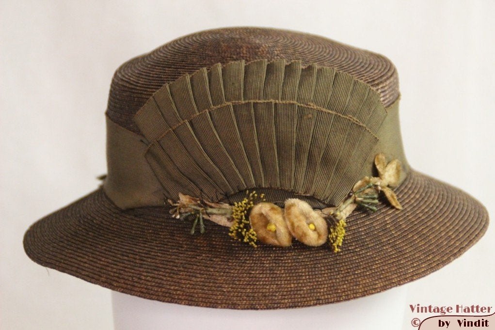 Vintage Dameshoed bruin riet Art-Deco versiering 53 = XXS, Ophalen of Verzenden, Gedragen, 55 cm (S, 6⅞ inch) of minder, Hoed