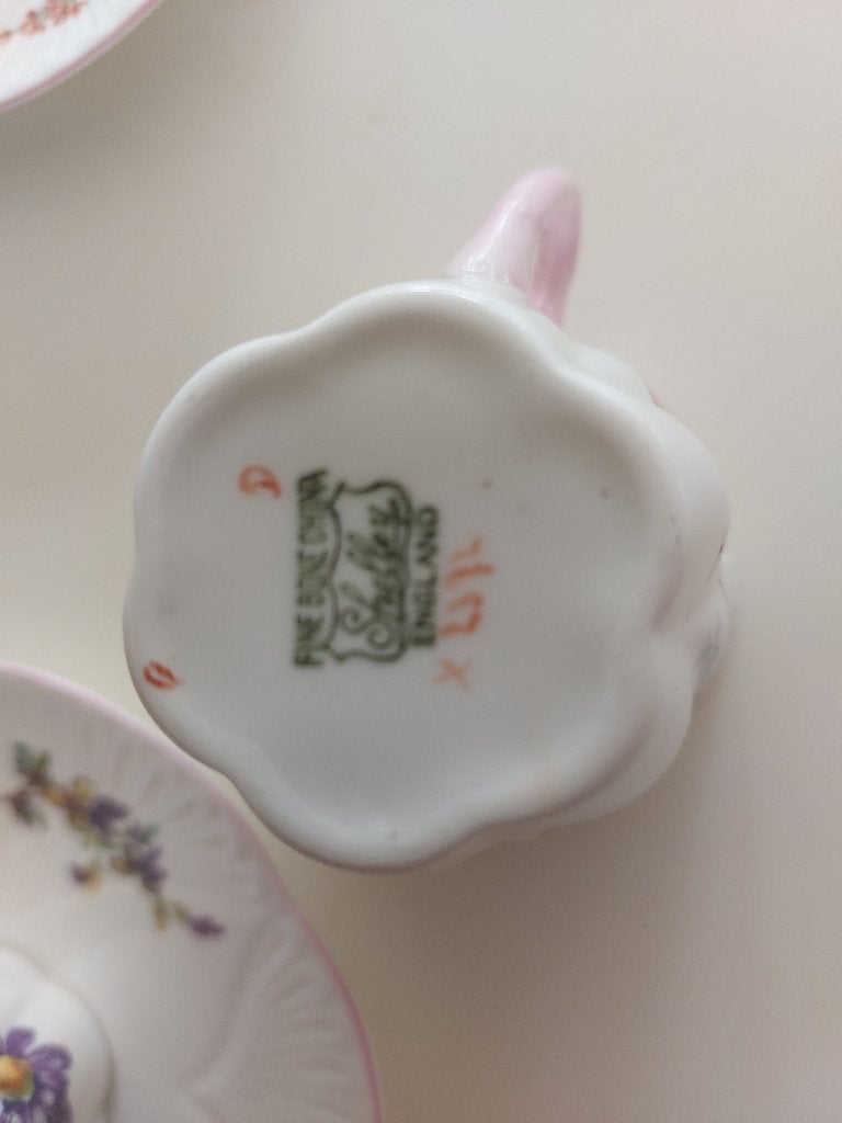 Set van 4 vintage theekopjes met schotels - Fine Bone China, Verzamelen, Ophalen, Zo goed als nieuw, Porselein, Kop en/of schotel