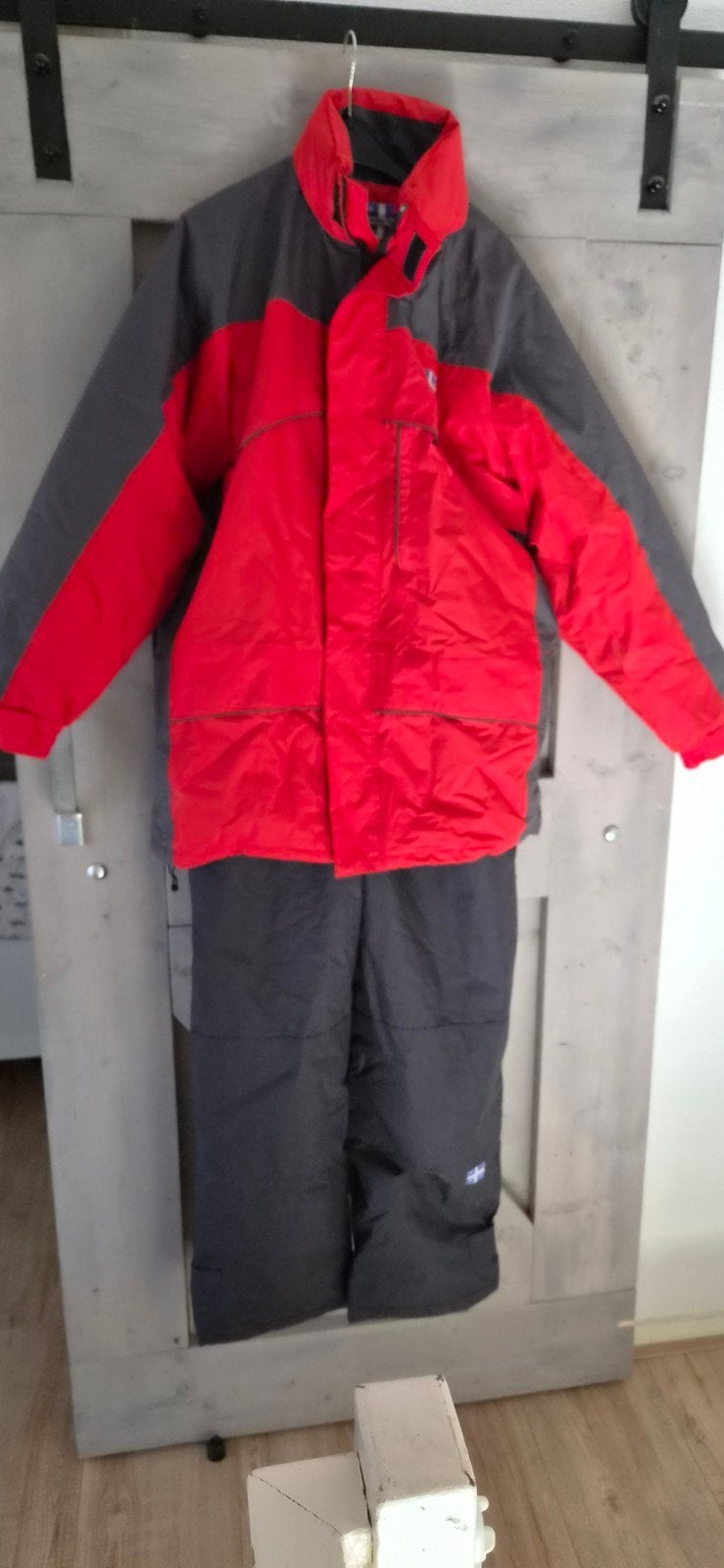 Canadian Spirit Ski Pak Maat L - Rood/Grijs, Kleding | Dames, Wintersportkleding, Ophalen, Canadian Spirit, Maat 42/44 (L), Zo goed als nieuw