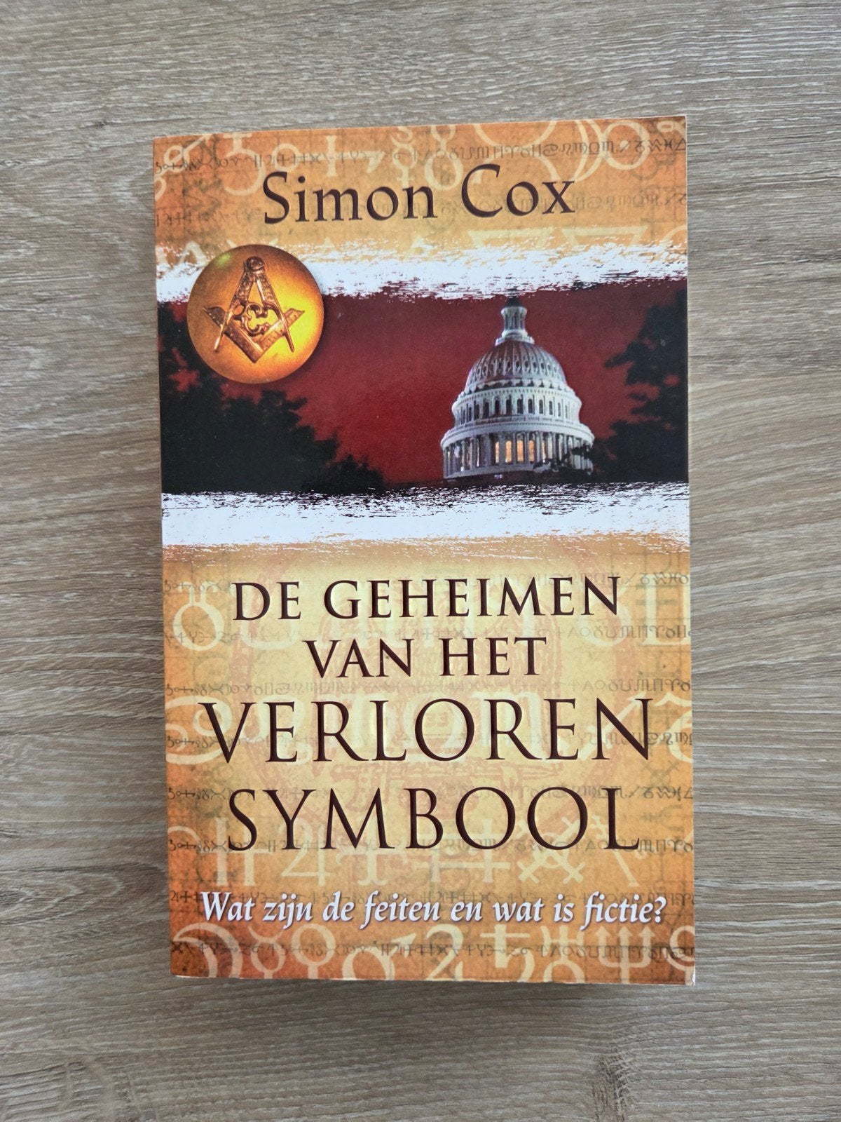 Simon Cox ' De geheimen vh Verloren Sym, Ophalen of Verzenden, Zo goed als nieuw, Spiritualiteit algemeen, Achtergrond en Informatie