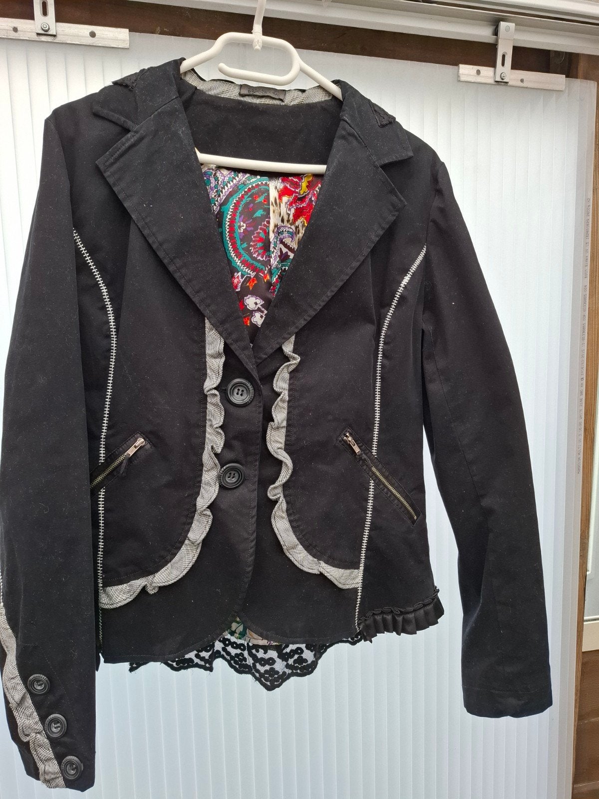 Bandolera Zwart Jasje met Ritsen en Ruches, Zwart, Jasje, Gedragen, Bandolera