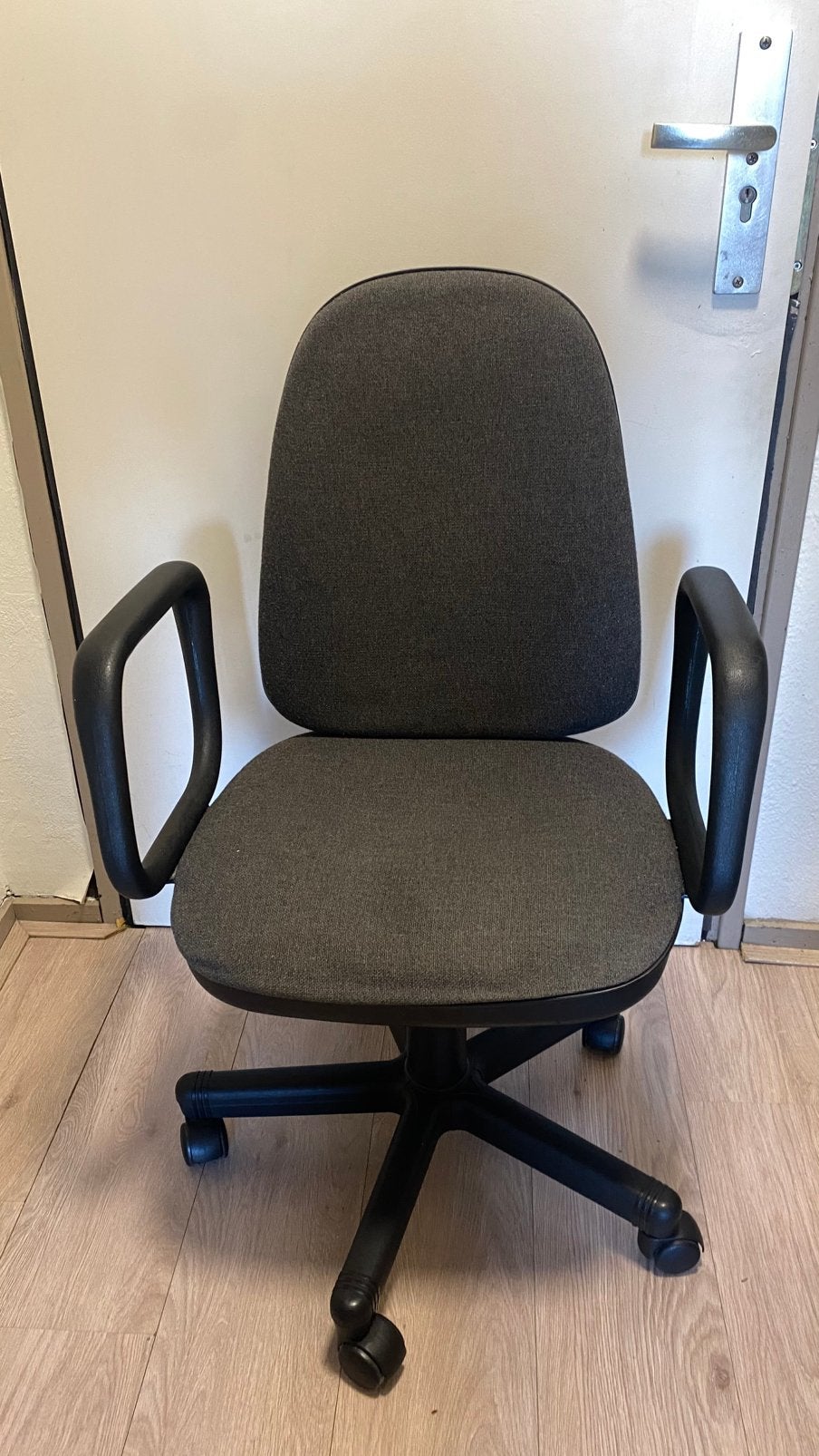 Free office chair/ gratis bureaustoel, Ophalen, Gebruikt, Zwart