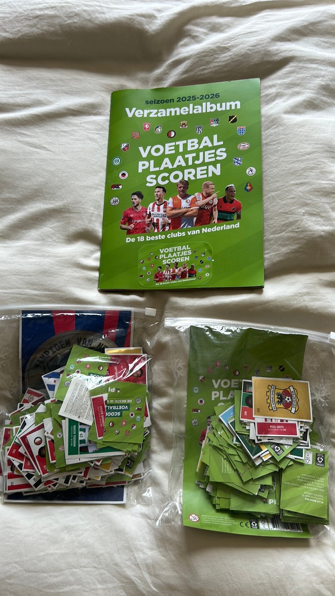 Verzamelalbum voetbalplaatjes Plus, Verzamelen, Ophalen, Zo goed als nieuw, Speelkaart(en)