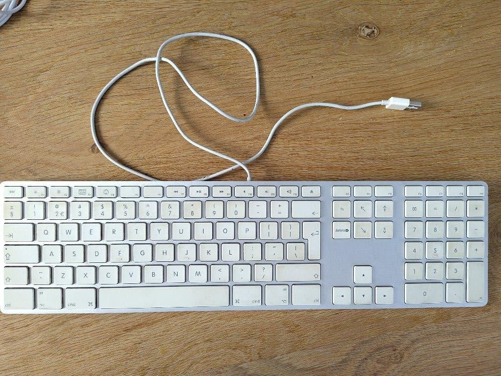 Apple A1243 aluminium USB toetsenbord QWERTY – EMC 2171, Gebruikt, Ophalen of Verzenden, Qwerty, Apple