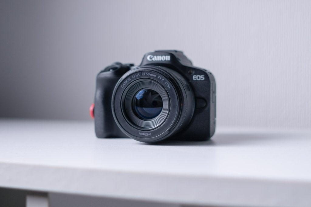 Canon EOS R50 + RF 50mm f1.8 + K&F ND 2-400 Variable ND, Audio, Tv en Foto, Fotocamera's Digitaal, Ophalen, Zo goed als nieuw