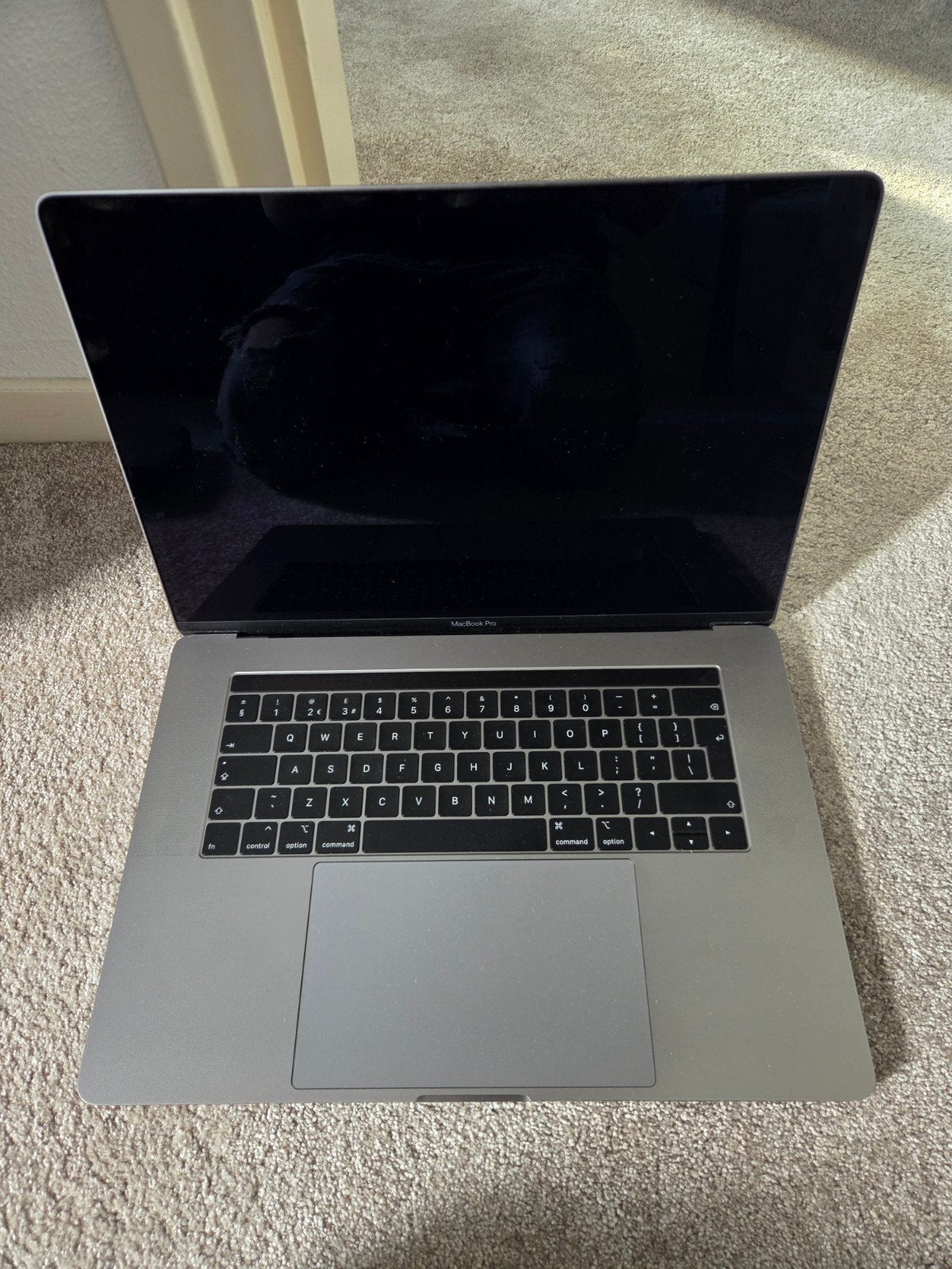 MacBook Pro 15,4” i7 16GB + Magic Mouse + lader – defect / s, Computers en Software, 2 tot 3 Ghz, 512 GB, 16 GB, Ophalen