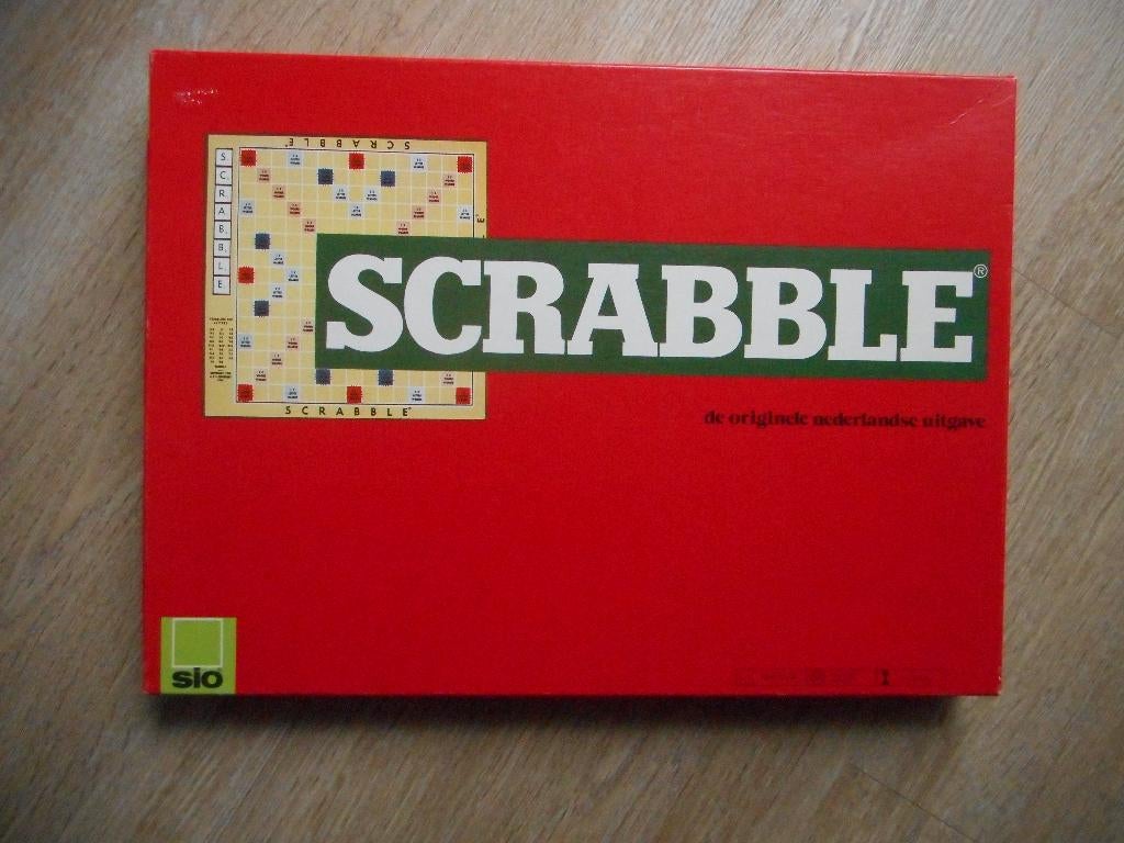 Mooie doos scrabble rode doos., Hobby en Vrije tijd, Gezelschapsspellen | Bordspellen, Ophalen, Gebruikt