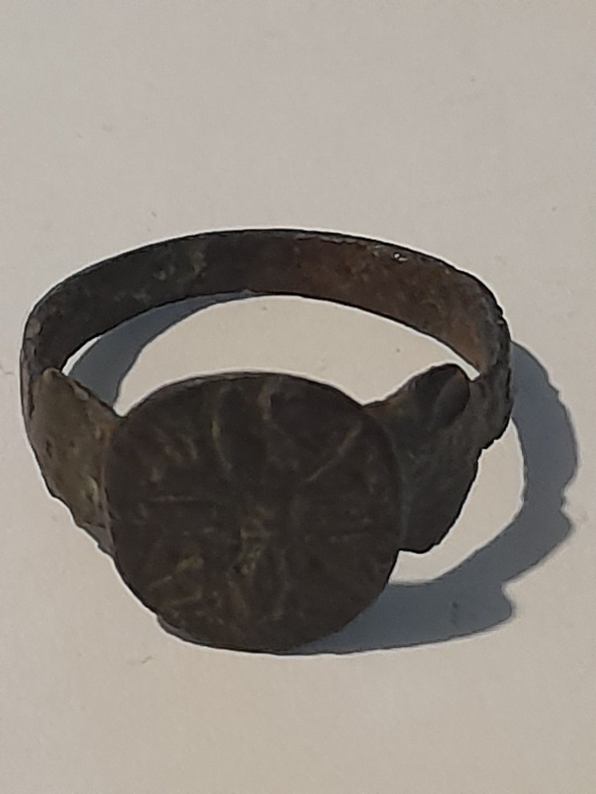 Mooie originele bronzen middeleeuwse ring, gegraveerd, Sieraden, Tassen en Uiterlijk, Ringen, Ophalen of Verzenden