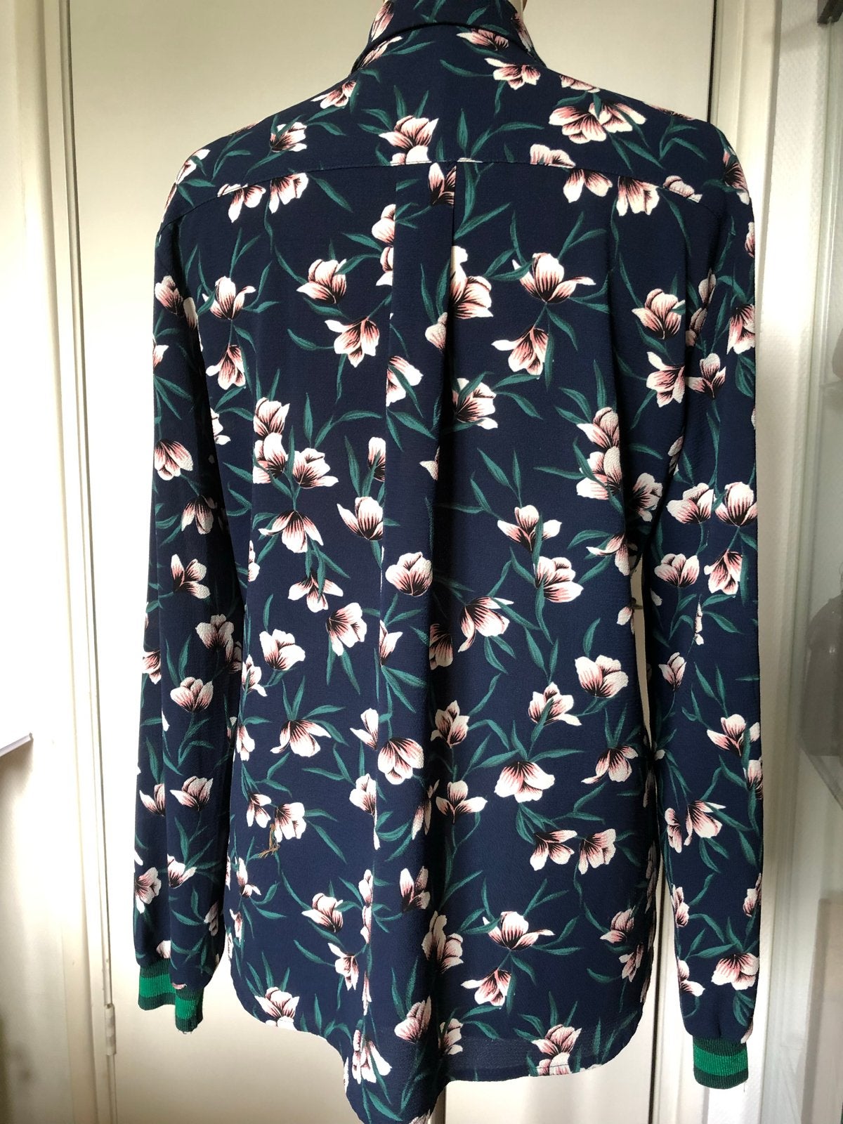 SOAKED IN LUXURY blouse met bloemenprint - Maat S, Kleding | Dames, Blouses en Tunieken, Ophalen of Verzenden, Zo goed als nieuw