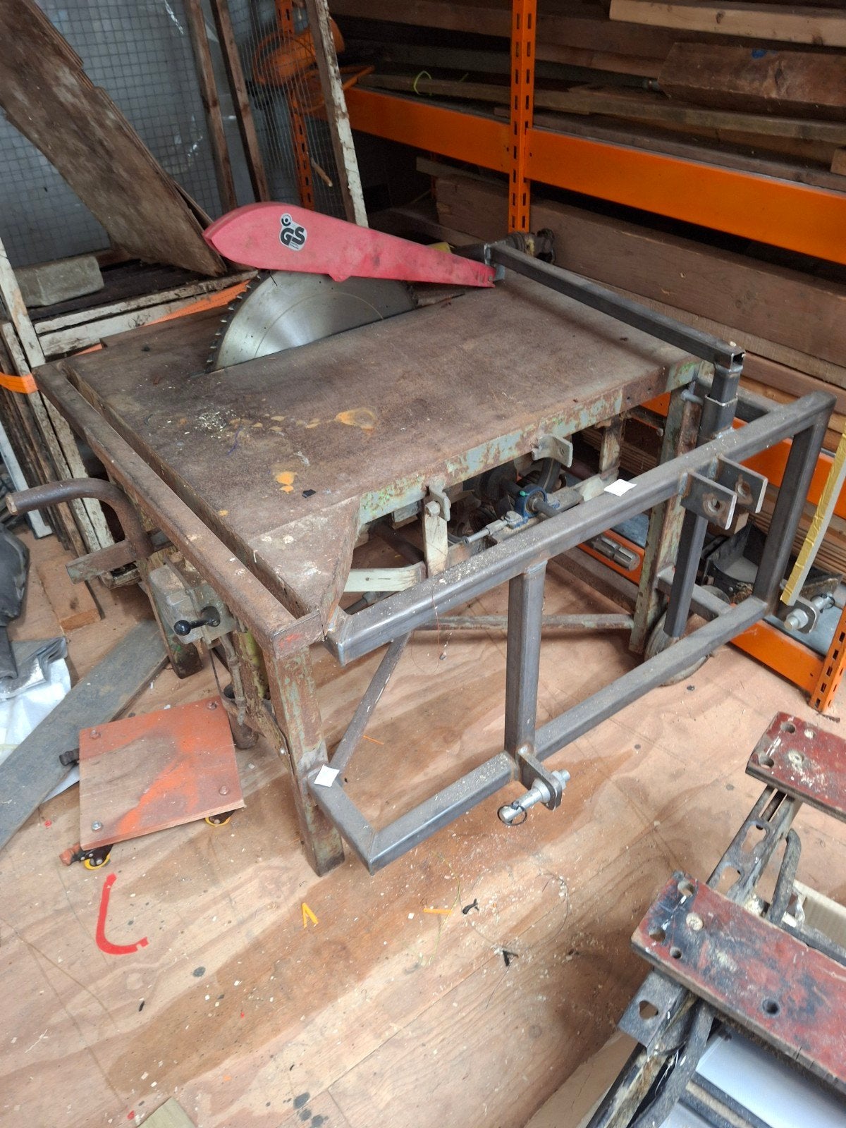zaagtafel trekker aangedreven, Ophalen