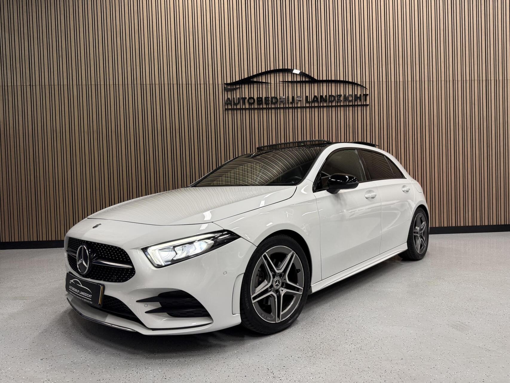 Mercedes A-klasse 200 AMG | Pano | Sfeer | Camera, Gebruikt, Euro 6, 4 cilinders, 19 km/l