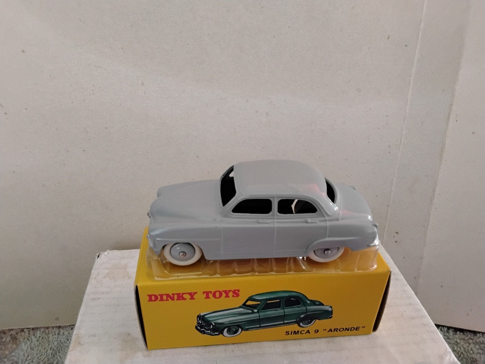 DINKY TOYS  ATLAS   SIMCA  9   ARONDE   NO  24  U, Ophalen of Verzenden, Zo goed als nieuw, Auto, Dinky Toys