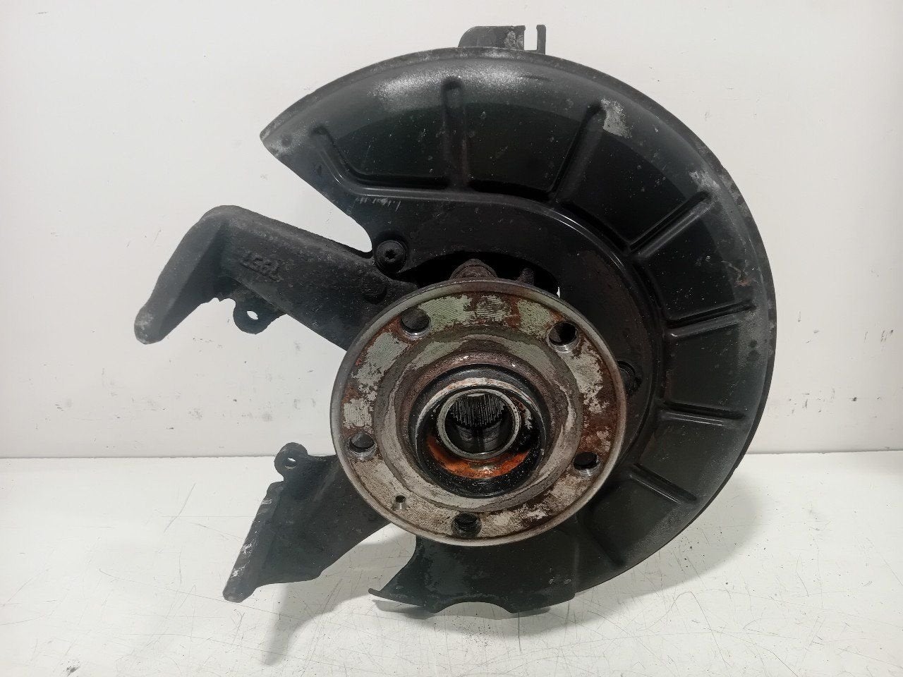 Wielnaaf links voor Volkswagen Golf, Onderdelen@venauto.nl, Van der Ven Autorecycling B.V., Gebruikt, Ettenseweg 76, 4706 PB Roosendaal, The Netherlands