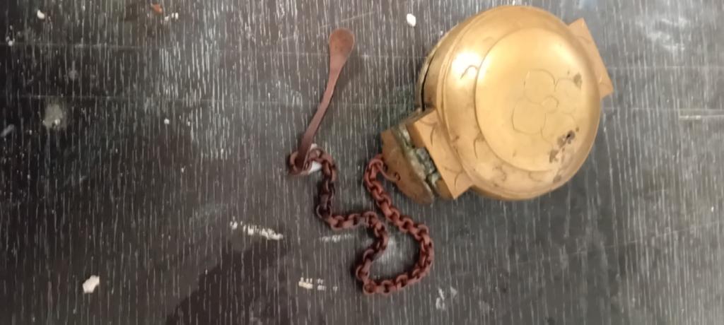 Koperen Indisch bakje voor het gebruik van betelnoten., Ophalen of Verzenden