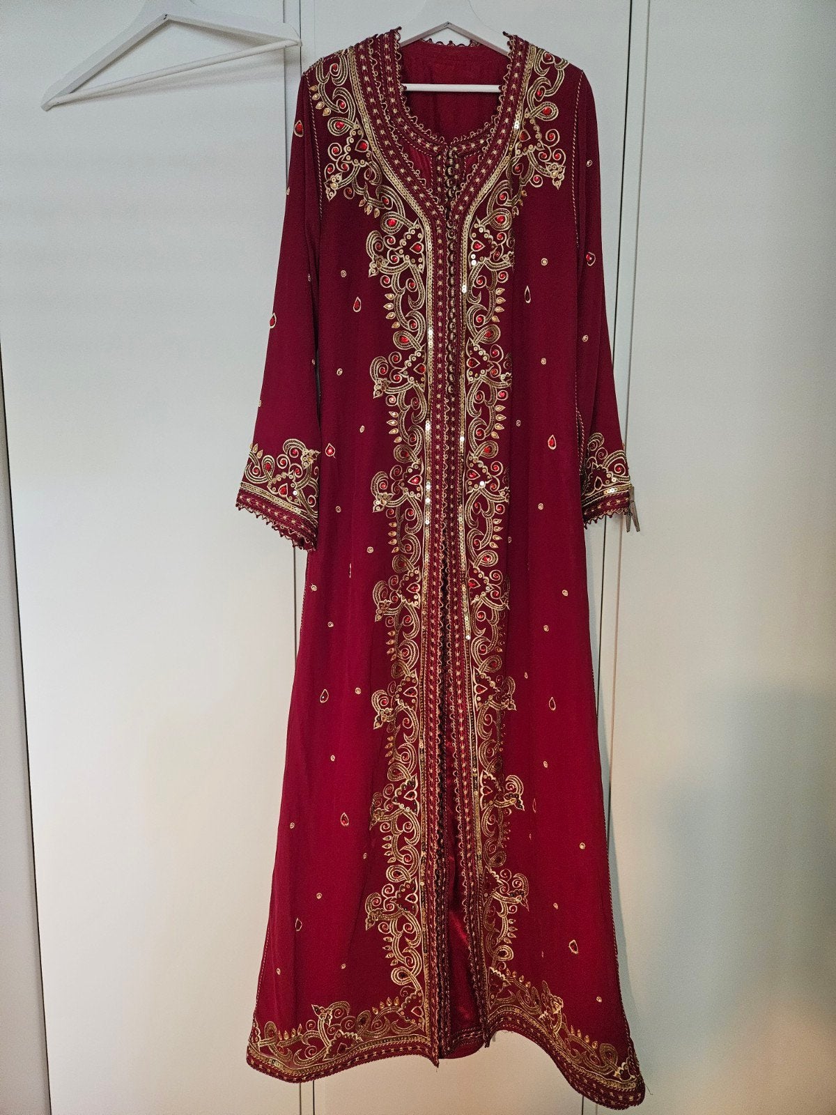 Prachtige bordeauxrode Marokkaanse Kaftan + goud borduurwer, Overige typen, Maat 42/44 (L), Ophalen of Verzenden, Rood