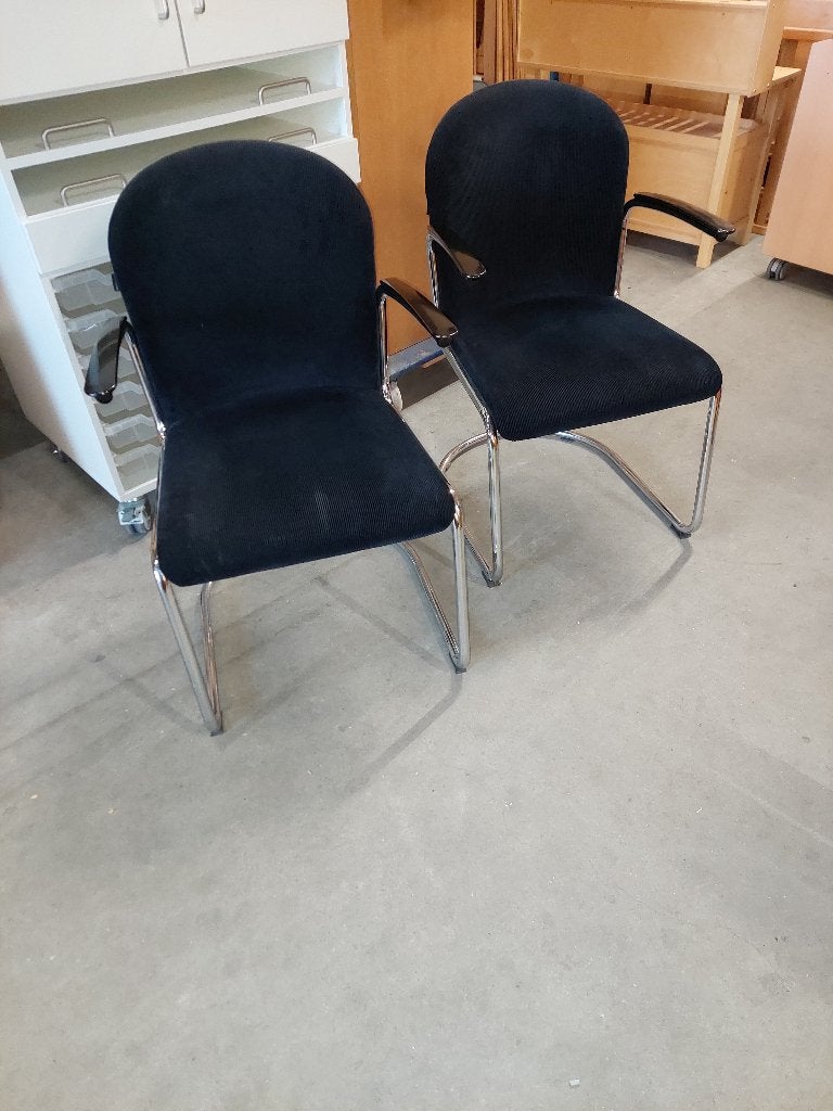 Set van 2 Gispen 413R sledestoelen - herstoffeerde stoelen, Twee, Gispen Design, Zwart, Ophalen of Verzenden