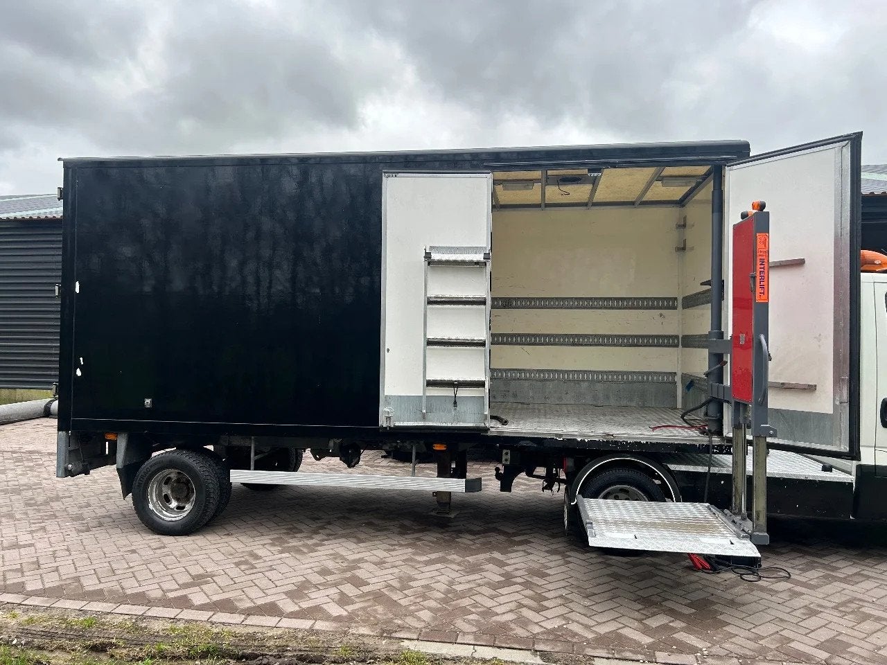 VELDHUIZEN BE OPLEGGER 5.5 TON MET LAADLIFT 550KG (bj 2008), Overige brandstoffen, Zwart, Origineel Nederlands, Bedrijf