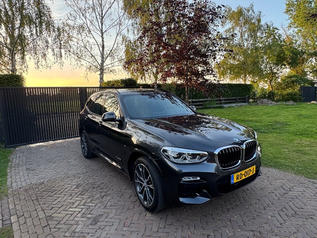 BMW X3 xDrive20d High Executive|M-Pakket|Pano|Trekhaak, Automaat, 1995 cc, 2000 kg, Diesel