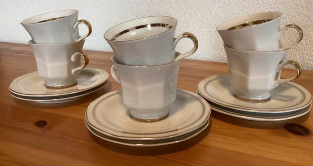 Zesdelig servies: kopjes en schoteltjes met gouden rand, Vintage, Ophalen of Verzenden, Zo goed als nieuw, Kop(pen) en/of Schotel(s)
