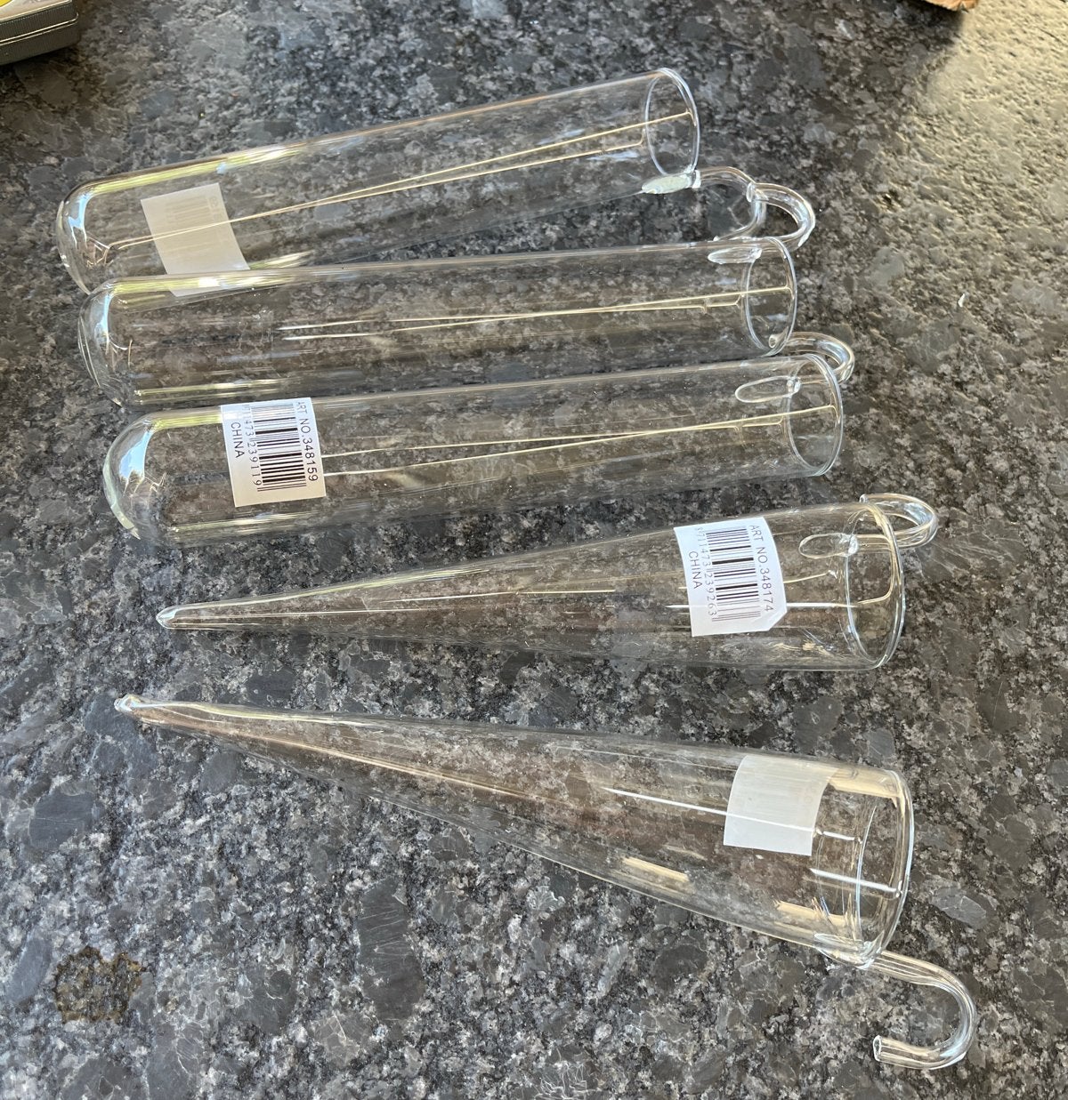5x Glazen vazen met haakje H22cm  breed incl haakje tot 7cm, Huis en Inrichting, Woonaccessoires | Vazen, Transparant, Met handvat