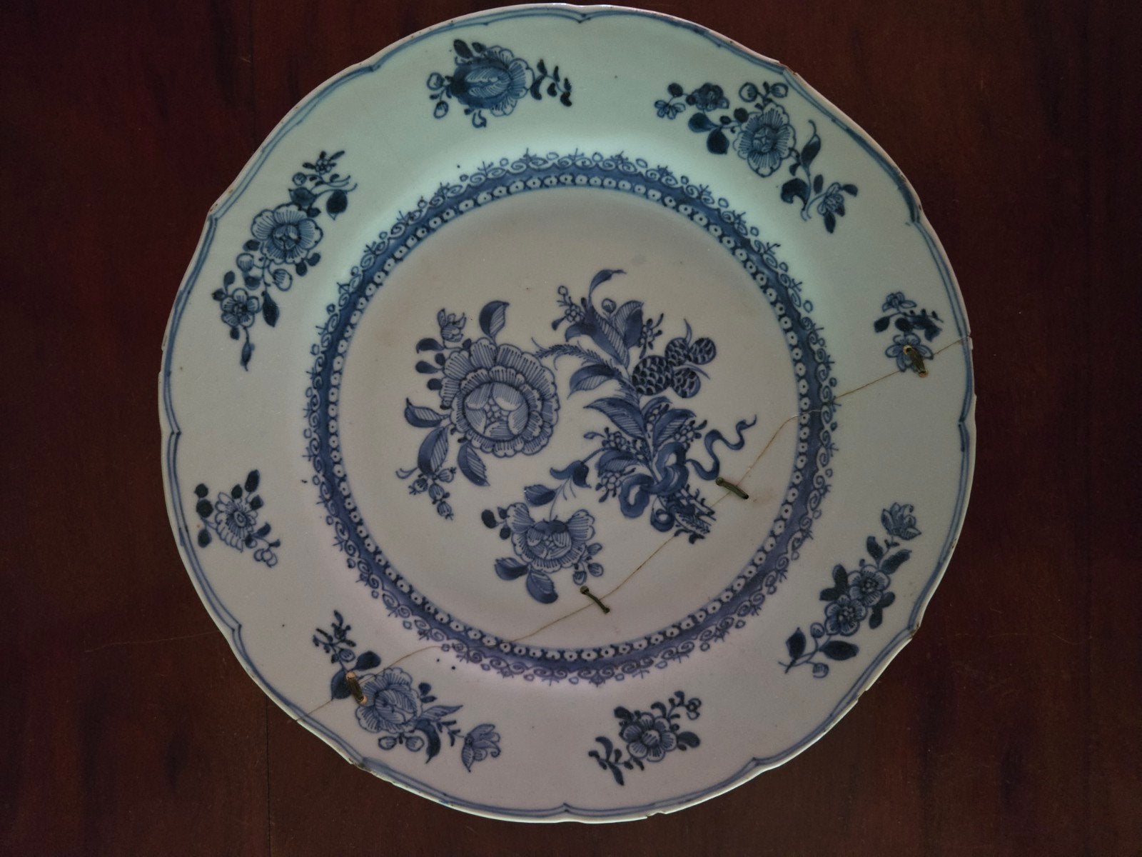 Chinees bord 18e eeuw op antieke wijze gerestaureerd, Antiek en Kunst, Ophalen of Verzenden