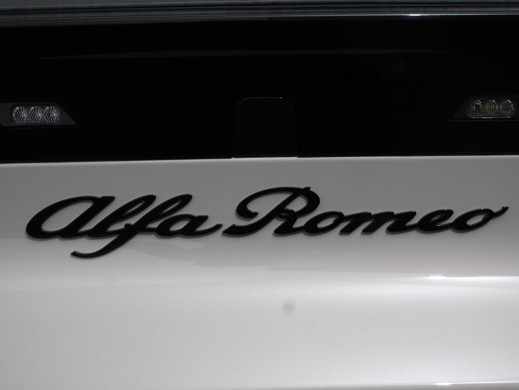Alfa Romeo Junior Elettrica Automaat 156PK Adaptieve Cruise, Auto's, Alfa Romeo, 413 km, Stof, Gebruikt, SUV of Terreinwagen