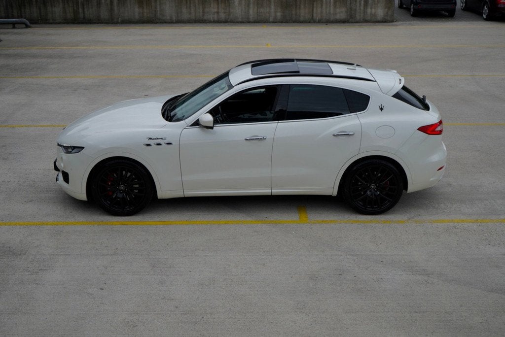Maserati Levante 3.0 V6 SQ4 AWD GranLusso Modena S, Auto's, Maserati, 430 pk, Gebruikt, 138 €/maand, 2084 kg