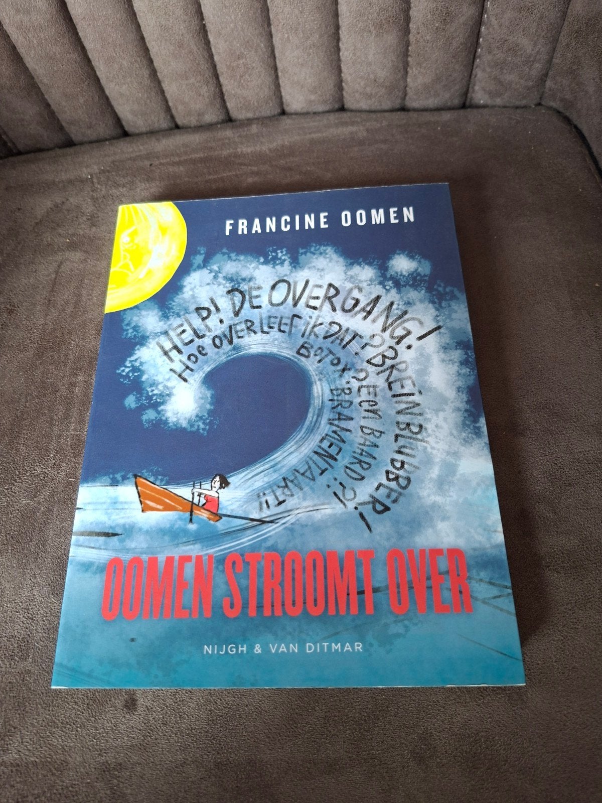 Francine Oomen - Oomen Stroomt Over (Boek), Ophalen of Verzenden, Zo goed als nieuw, Francine Oomen