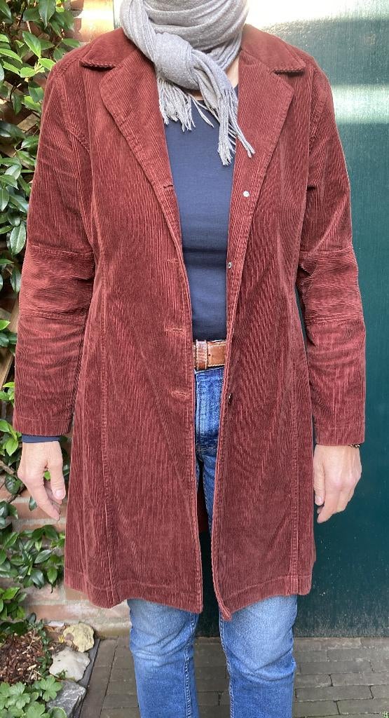 Ribfluwelen lange jas bruinrood maat 42 vintage, Kleding | Dames, Ophalen of Verzenden, Zo goed als nieuw, Maat 42/44 (L), Rood