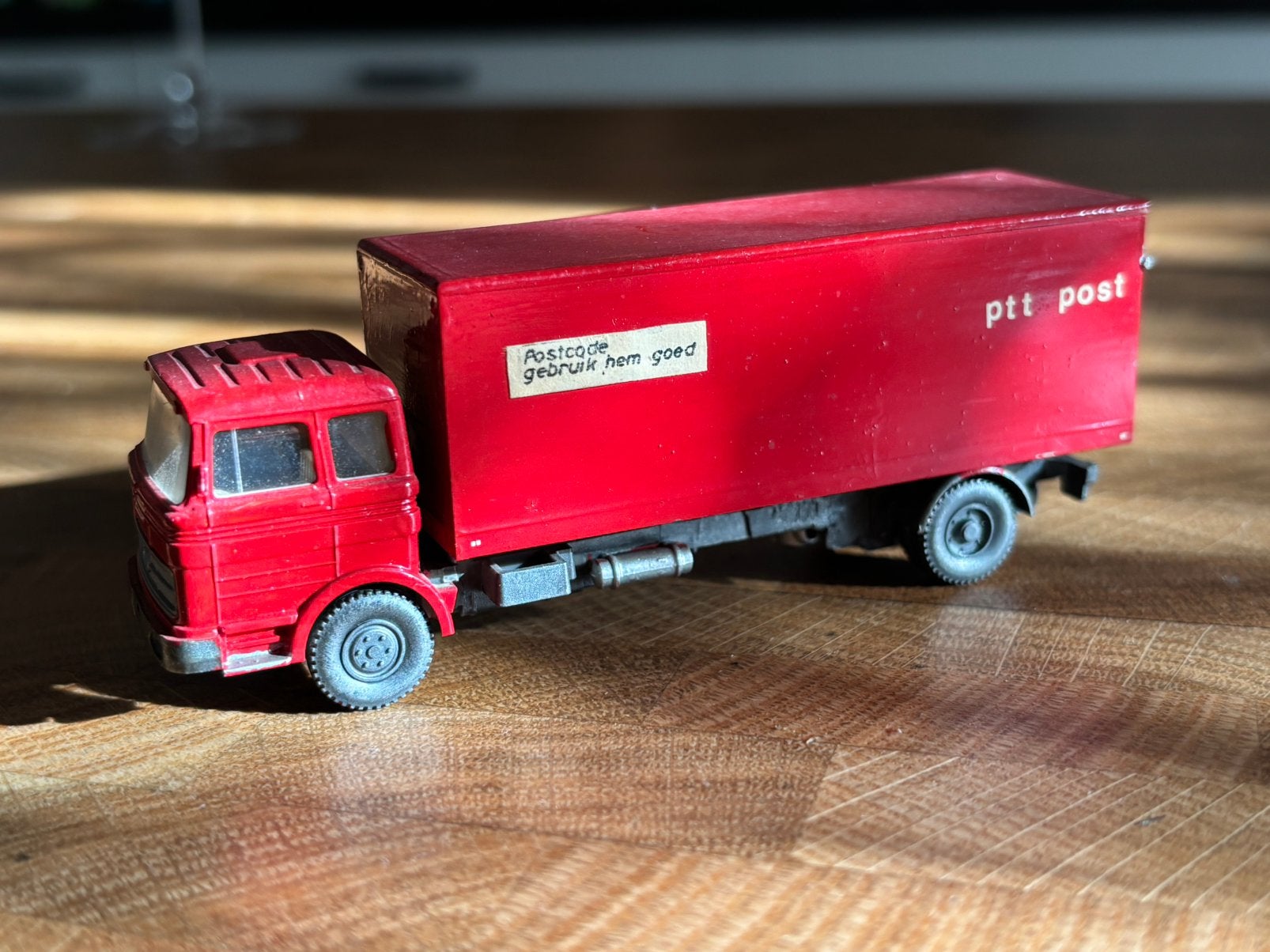 Wiking Mercedes-Benz vrachtwagen PTT Post (1:87 / H0), Ophalen of Verzenden, Zo goed als nieuw, Bus of Vrachtwagen, Wiking