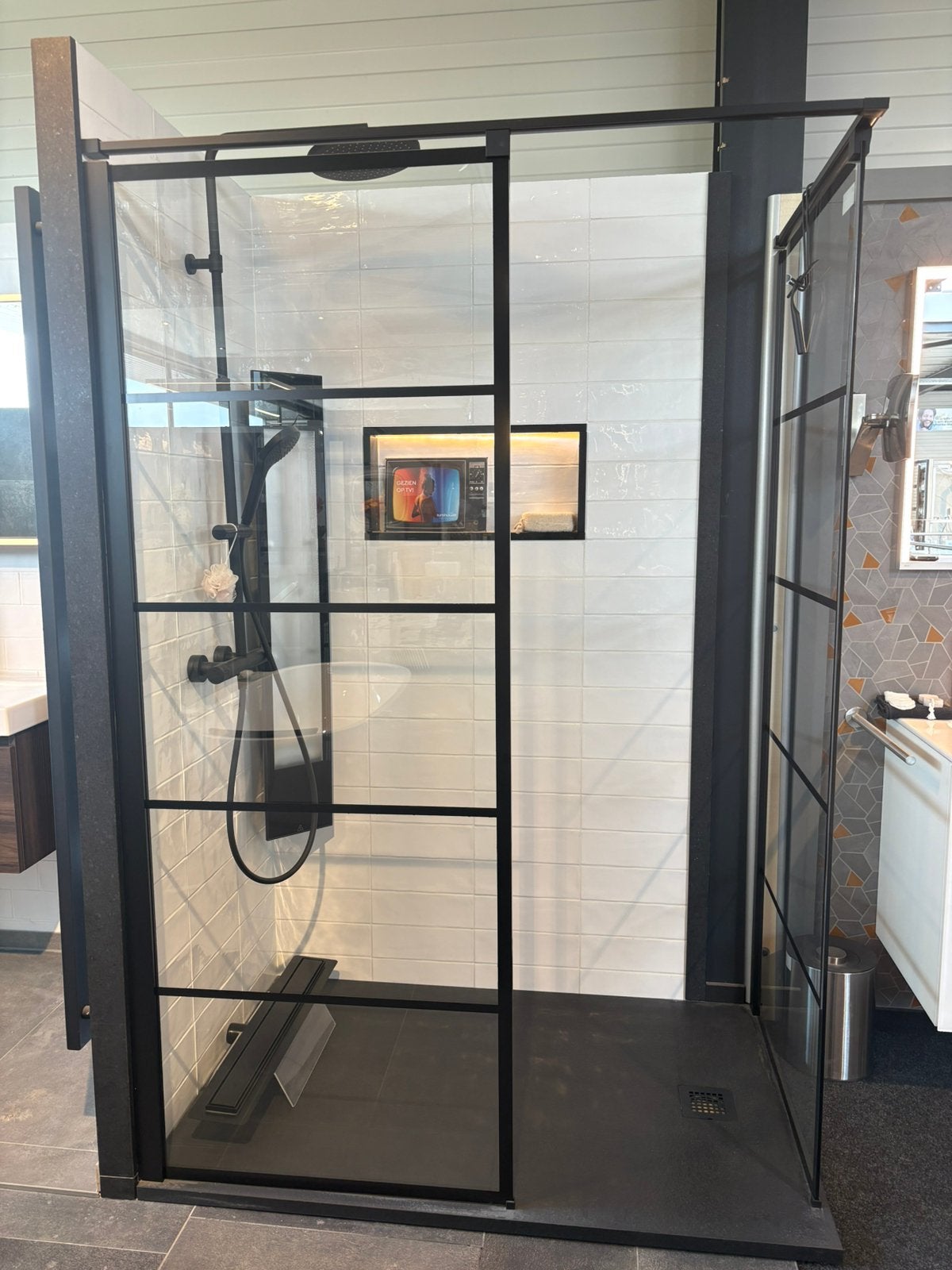 Novellini douchecabine met zwarte afwerking, Ophalen, Nieuw, Glas, Douche