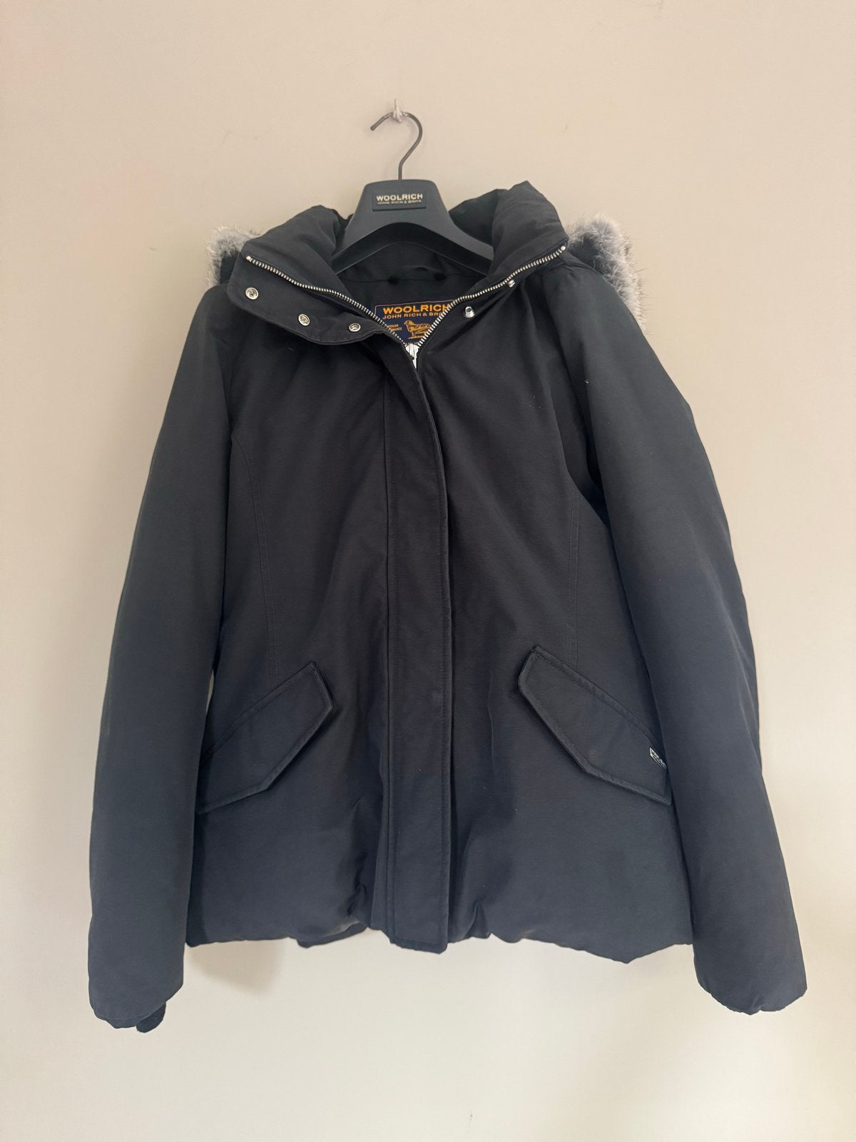 Woolrich winterjas met echte bontkraag - Maat M, Kleding | Dames, Jassen | Winter, Zo goed als nieuw, Maat 38/40 (M), Zwart, Ophalen of Verzenden