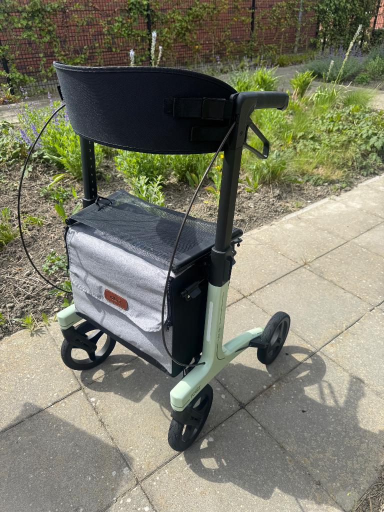 Rollz air rollator (incl. Verlichting en dienblad), Diversen, Rollators, Zo goed als nieuw, Lichtgewicht, Opvouwbaar, Ophalen