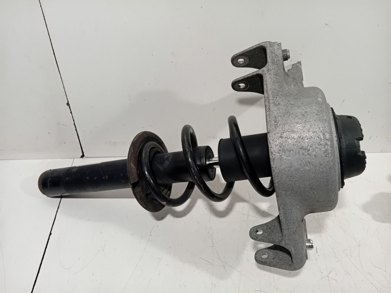 Veerpoot links voor Audi A5, Onderdelen@venauto.nl, Van der Ven Autorecycling B.V., Gebruikt, Ettenseweg 76, 4706 PB Roosendaal, The Netherlands