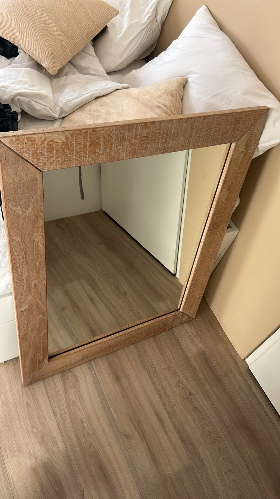 Houten spiegel met brede lijst, Huis en Inrichting, Ophalen, 100 tot 150 cm, Zo goed als nieuw, 75 tot 100 cm