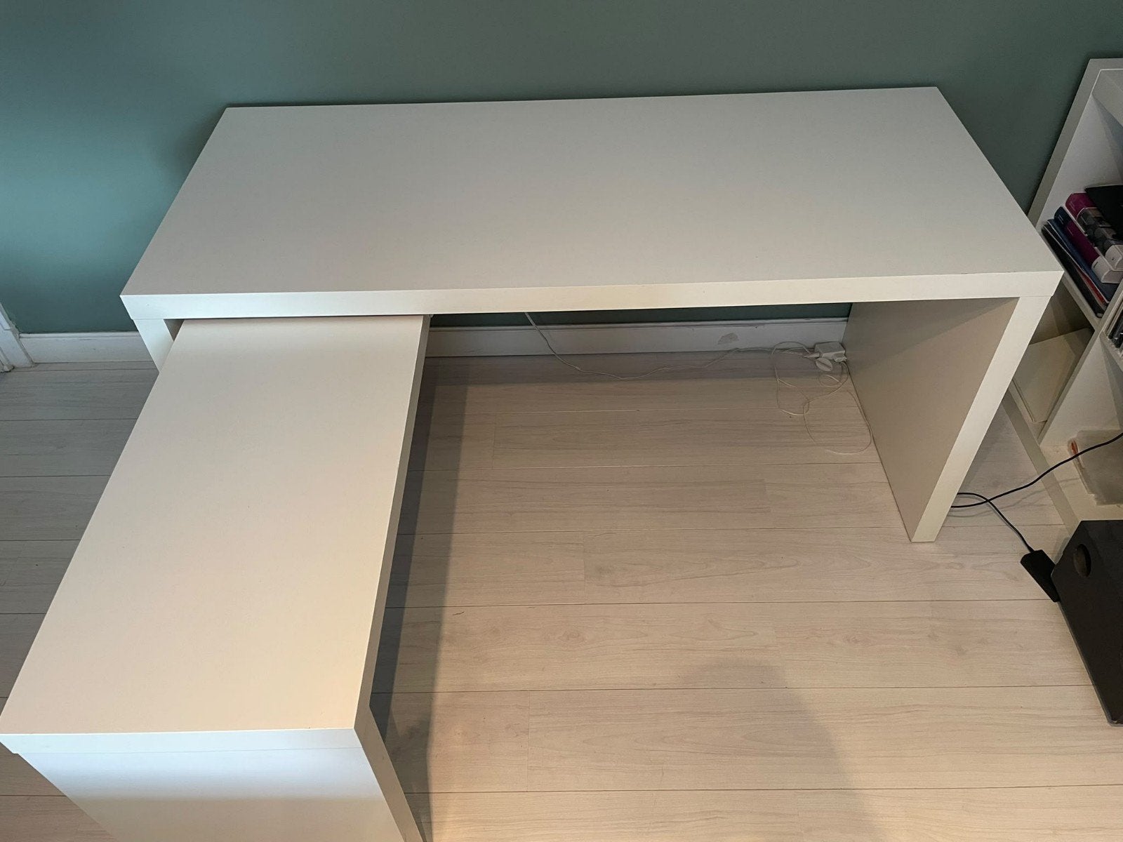 Ikea Malm hoekbureau - uitschuifbaar hoek gedeelte, Huis en Inrichting, Bureaus, Ophalen, Gebruikt, 65 cm, Spaanplaat of MDF