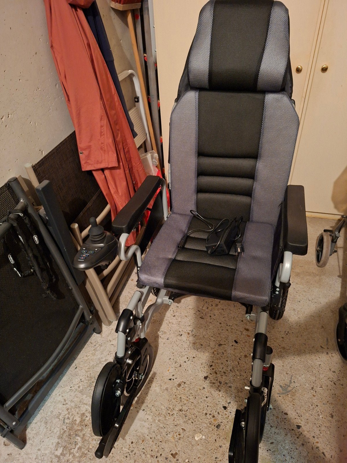 Elektrische rolstoel met kantelbare rugleuning nieuw!, Ophalen, Inklapbaar, Nieuw, Elektrische rolstoel