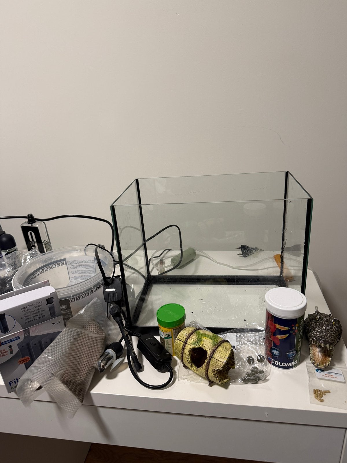 Aquarium (34x20x28) met alle toebehoren en extra voer, Ophalen, Zo goed als nieuw