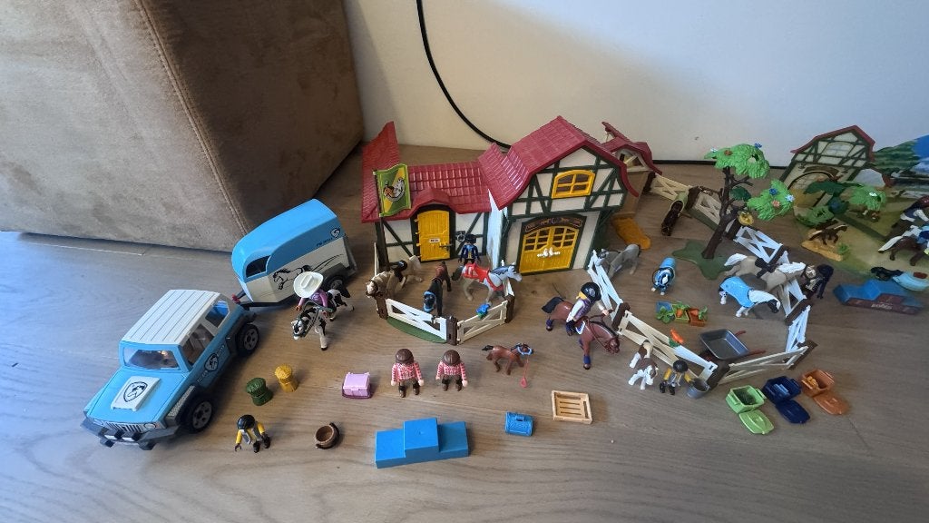 Playmobil Manege 6926 + 2 auto’s met paardentrailer, Gebruikt, Complete set, Overige typen, Ophalen of Verzenden